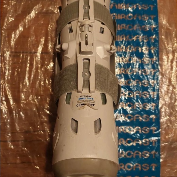 Aircast Walking Boot - Picture 6 of 10